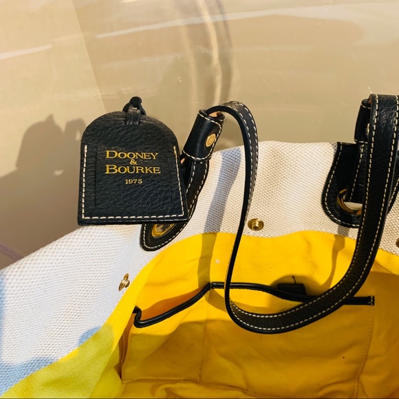 Dooney & Bourke over shoulder bag - Picture 4 of 6